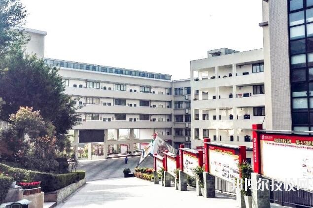 重慶輕工業(yè)學校2020年報名條件、招生要求、招生對象