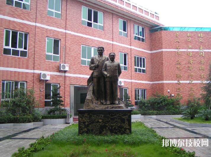 重慶渝中職業(yè)教育中心2020年報(bào)名條件、招生要求、招生對(duì)象