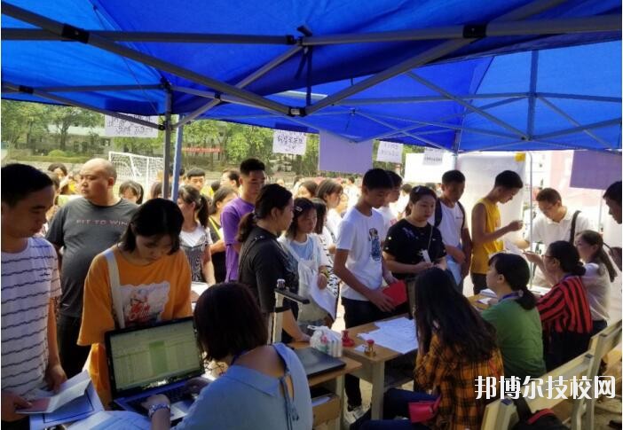 銅仁中等職業(yè)學(xué)校2020年報(bào)名條件、招生要求、招生對(duì)象