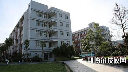 重慶經(jīng)貿中等專業(yè)學校地址在哪里