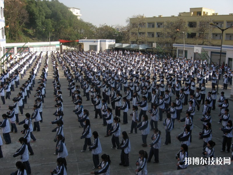 上學(xué)難的問(wèn)題雖然一直在解決，但還是會(huì)有部分家庭要面臨這個(gè)問(wèn)題。因此，學(xué)費(fèi)是學(xué)生和家長(zhǎng)在填報(bào)志愿的時(shí)候必定會(huì)考慮的重要因素之一，關(guān)乎一個(gè)家庭的經(jīng)濟(jì)承受能力。下面是小編今天整理的關(guān)于浙江醫(yī)藥技術(shù)學(xué)校的收費(fèi)標(biāo)準(zhǔn)的相關(guān)信息，希望大家報(bào)考自己滿意的學(xué)校。  浙江醫(yī)藥技術(shù)學(xué)校2020年學(xué)費(fèi)、收費(fèi)標(biāo)準(zhǔn) 學(xué) 費(fèi)(免學(xué)費(fèi)前)：三年制中專專業(yè)3000元/學(xué)期。  浙江醫(yī)藥技術(shù)學(xué)校拓展閱讀 1.普通高中學(xué)校學(xué)生資助政策  (1)免學(xué)費(fèi)  對(duì)享受最低生活保障待遇家庭的子女、依法由社會(huì)福利機(jī)構(gòu)監(jiān)護(hù)的未成年人、革命烈士子女、列入農(nóng)村五保供養(yǎng)范圍的未成年人以及殘疾學(xué)生，免除在校期間學(xué)費(fèi)和代管費(fèi)。  (2)國(guó)家助學(xué)金  對(duì)具有正式注冊(cè)學(xué)籍的普通高中在校生中的家庭經(jīng)濟(jì)困難學(xué)生發(fā)放國(guó)家助學(xué)金，平均資助標(biāo)準(zhǔn)為每生每年2000元。  2.中等職業(yè)學(xué)校學(xué)生資助政策  (1)免學(xué)費(fèi)  對(duì)公辦中等職業(yè)學(xué)校全日制正式學(xué)籍一、二、三年級(jí)所有在校學(xué)生免除學(xué)費(fèi)(非民族地區(qū)非戲曲類相關(guān)表演專業(yè)學(xué)生除外);對(duì)民辦中職學(xué)校學(xué)生按當(dāng)?shù)赝愋屯瑢I(yè)公辦中職學(xué)校學(xué)費(fèi)標(biāo)準(zhǔn)給予免除。  (2)國(guó)家助學(xué)金  對(duì)全日制正式學(xué)籍的一、二年級(jí)在校涉農(nóng)專業(yè)學(xué)生和非涉農(nóng)專業(yè)家庭經(jīng)濟(jì)困難學(xué)生發(fā)放國(guó)家助學(xué)金，資助標(biāo)準(zhǔn)為每生每年2000元。  小編關(guān)于浙江醫(yī)藥技術(shù)學(xué)校的學(xué)費(fèi)情況的信息介紹就到這里了。目前國(guó)家大力扶持教育事業(yè)的發(fā)展，尤其是職業(yè)技術(shù)方面的教育，資金扶持給大家解決了不少的后顧之憂。希望大家在如此好的政策環(huán)境下，能抓住機(jī)會(huì)好好發(fā)展自己。