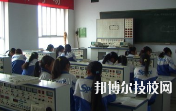 平?jīng)鲂畔⒐こ虒W(xué)校怎么樣、好不好