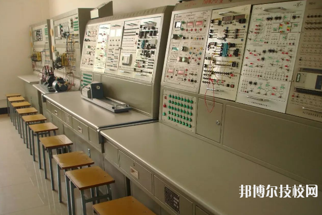 宜春工業(yè)學(xué)校2020年報名條件、招生要求、招生對象 