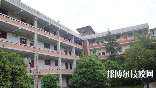 清鎮(zhèn)中等職業(yè)技術(shù)學(xué)校2020年報名條件、招生要求、招生對象
