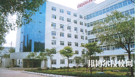 國營八二一廠技工學(xué)校2020年報(bào)名條件、招生要求、招生對象