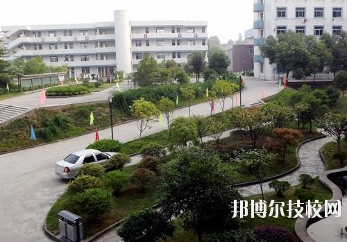 建德工業(yè)技術學校2020年招生辦聯(lián)系電話