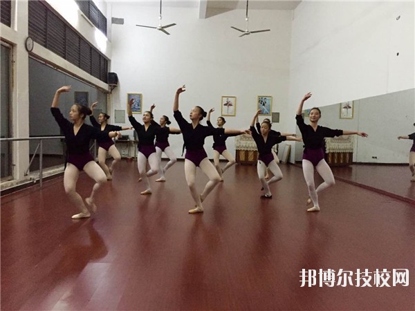 江西東方舞蹈學(xué)校2020年報名條件、招生要求、招生對象 