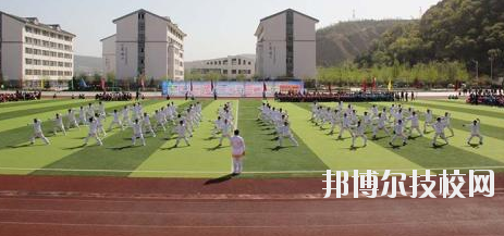 平?jīng)鰴C(jī)電工程學(xué)校2020年學(xué)費(fèi)、收費(fèi)多少