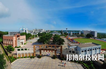 重慶青山工業(yè)技工學(xué)校2020年報名條件、招生要求、招生對象