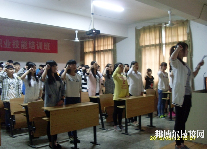 安源區(qū)職業(yè)中等專業(yè)學(xué)校2020年報名條件、招生要求、招生對象