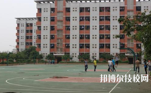 重慶大足職業(yè)教育中心2020年報(bào)名條件、招生要求、招生對(duì)象