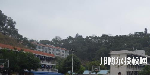 廣西右江民族商業(yè)學(xué)校怎么樣、好不好