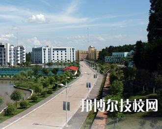 重慶益民技工學(xué)校2020年報名條件、招生要求、招生對象