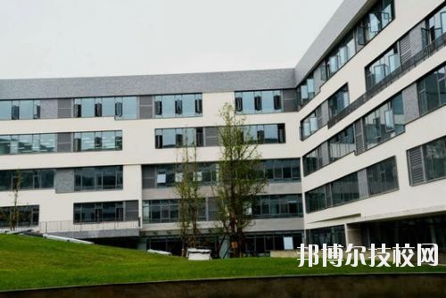 安龍職業(yè)技術(shù)學校2020年報名條件、招生要求、招生對象