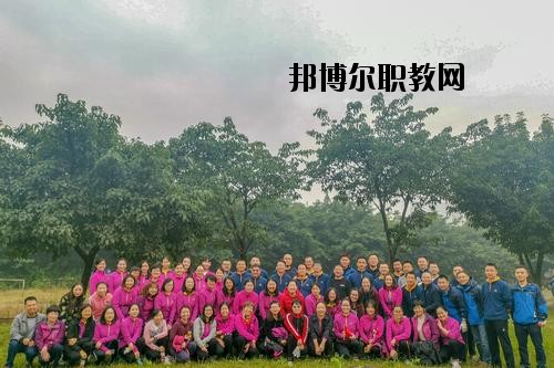 都勻工商管理學(xué)校2020年報(bào)名條件、招生要求、招生對(duì)象