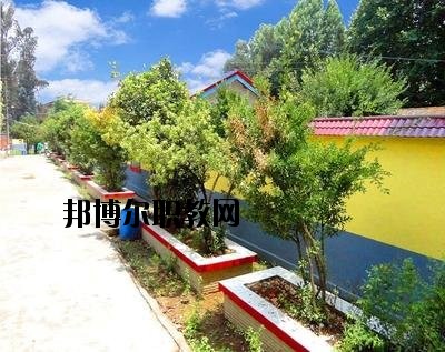 昆明外國語學(xué)校學(xué)費、收費多少