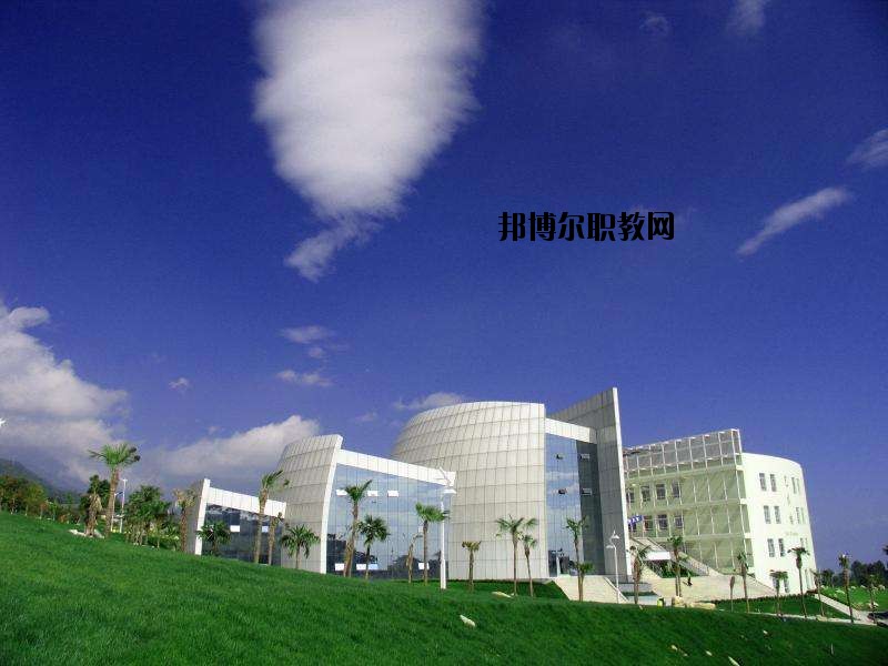 來鳳中等職業(yè)技術(shù)學(xué)校2020年報名條件、招生要求、招生對象