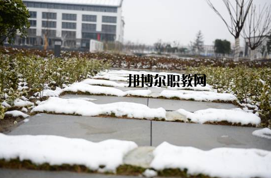 江蘇高港中等專業(yè)學校2020年報名條件、招生要求、招生對象