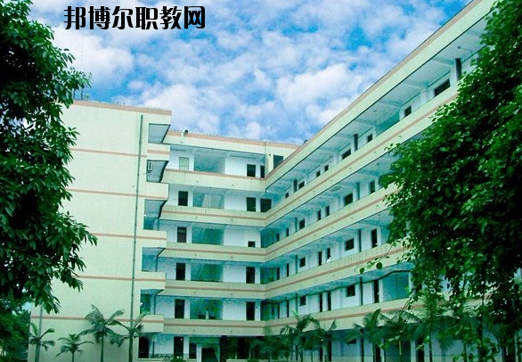 重慶鐵路運(yùn)輸高級(jí)技工學(xué)校2020年招生辦聯(lián)系電話(huà)