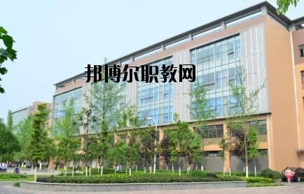 成都市恒輝技工學(xué)校2020年報名條件、招生要求、招生對象