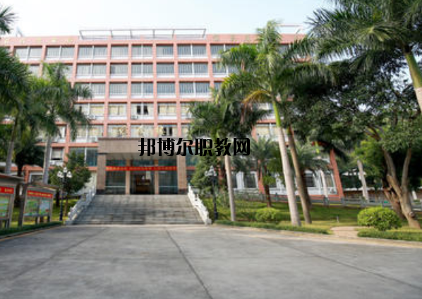 重慶華陽技工學(xué)校2020年報名條件、招生要求、招生對象