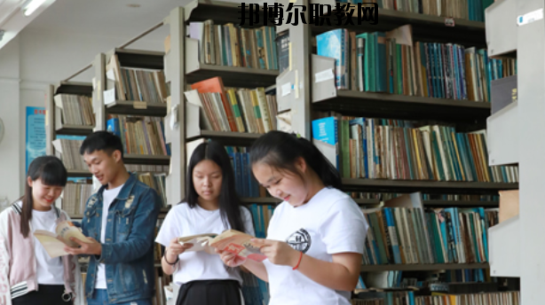 廣西二輕工業(yè)管理學(xué)校2020年報(bào)名條件、招生要求、招生對象 