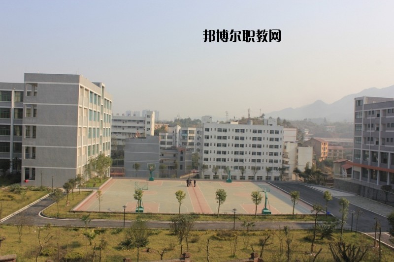 四川省華鎣職業(yè)技術(shù)學(xué)校2020年報(bào)名條件、招生要求、招生對(duì)象