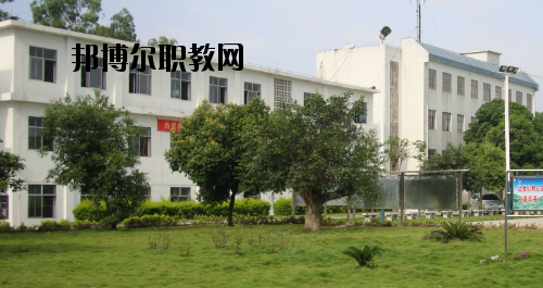 合山職業(yè)技術(shù)學(xué)校2020年報(bào)名條件、招生要求、招生對(duì)象
