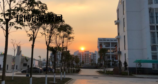 廣西二輕高級技工學(xué)校怎么樣、好不好