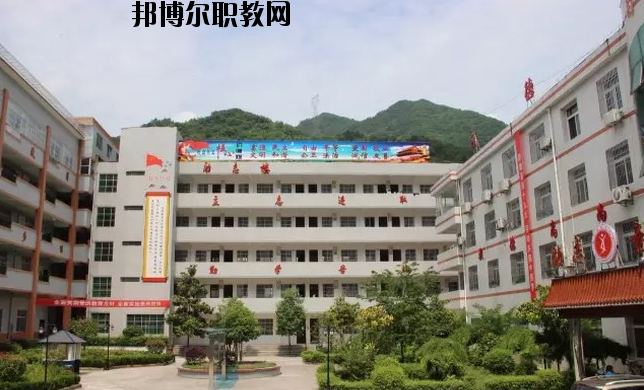 鎮(zhèn)巴職業(yè)中學2020年招生簡章