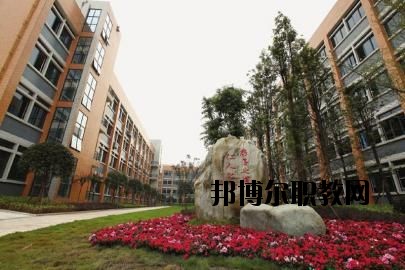 自貢舞蹈學(xué)校2020年招生辦聯(lián)系電話(huà)
