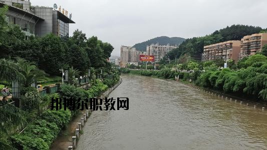 貴陽長征職業(yè)技術(shù)學(xué)校2020年報名條件、招生要求、招生對象