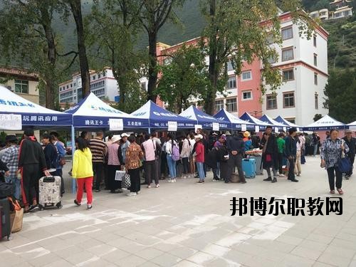 阿壩衛(wèi)生學校2020年報名條件、招生要求、招生對象