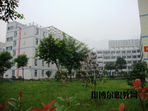 四川筠連職業(yè)技術學校2020年報名條件、招生要求、招生對象