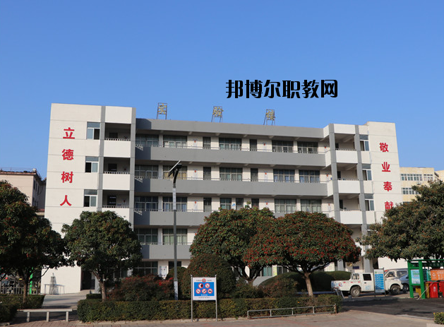 平頂山工業(yè)學(xué)校2021年報(bào)名條件、招生要求、招生對(duì)象