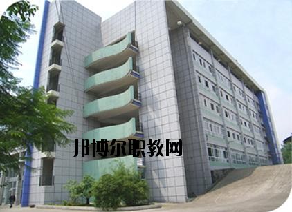 東興區(qū)東方科技職業(yè)技術(shù)學(xué)校2020年報(bào)名條件、招生要求、招生對(duì)象