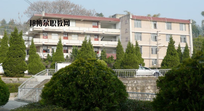 保山隆陽區(qū)職業(yè)技術(shù)學校2020年招生辦聯(lián)系電話