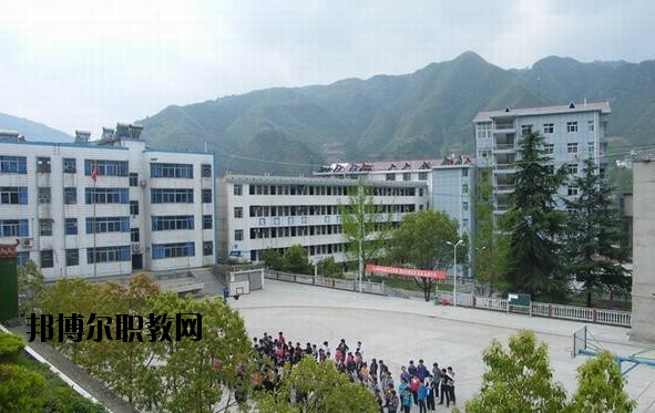 ?？德毥讨行膶W(xué)校2020年招生辦聯(lián)系電話