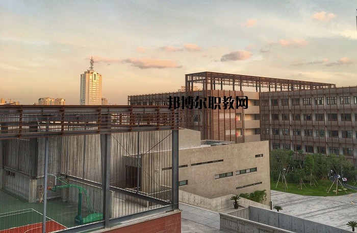 蘭州商業(yè)會計學校網(wǎng)站網(wǎng)址