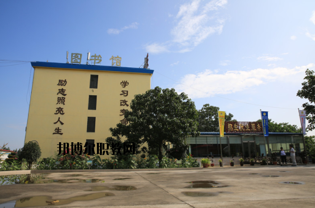 鄭州外資企業(yè)管理中等專業(yè)學(xué)校怎么樣、好不好