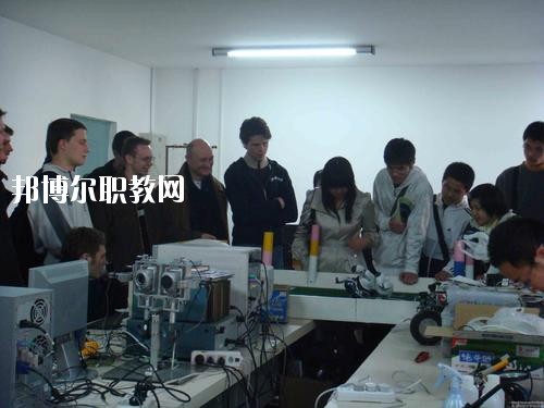 瀘州化工廠技工學(xué)校2020年報名條件、招生要求、招生對象