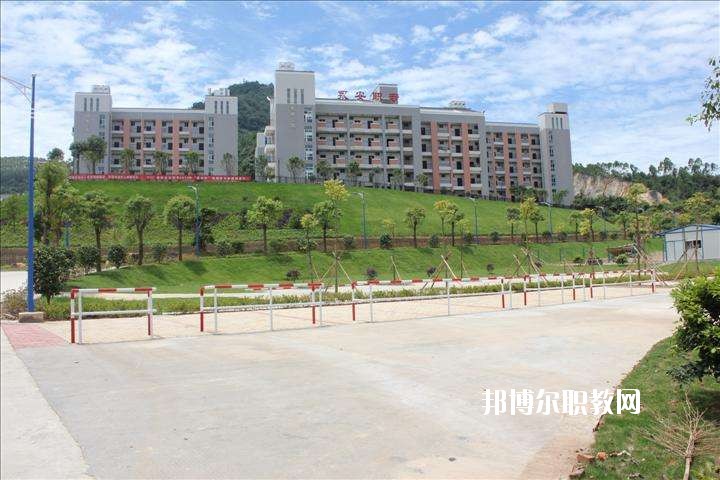 延津無(wú)線電技術(shù)學(xué)校2021年報(bào)名條件、招生要求、招生對(duì)象