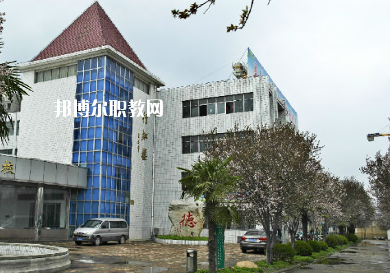 阜陽工業(yè)經(jīng)濟(jì)學(xué)校2020年報名條件、招生要求、招生對象