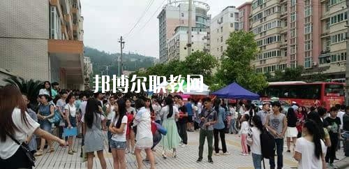 巴中市巴州區(qū)化成職業(yè)2020年報(bào)名條件、招生要求、招生對(duì)象