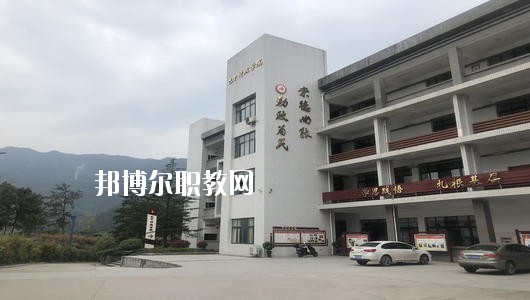 四川省巴中市職業(yè)中學(xué)2020年報名條件、招生要求、招生對象