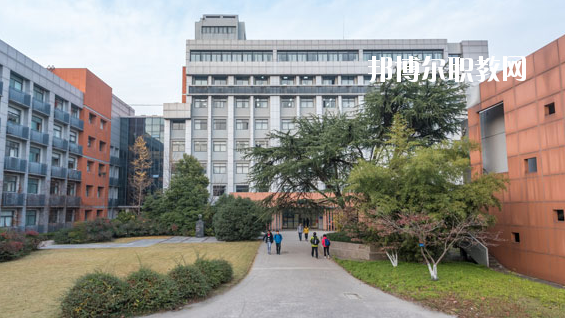 臨夏州民族學(xué)校2020年報(bào)名條件、招生要求、招生對(duì)象