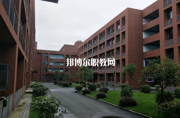 重慶人文藝術職業(yè)學校1