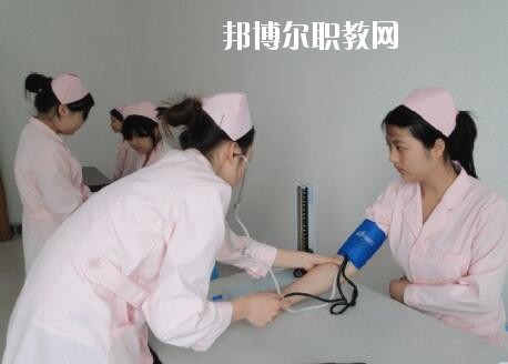 四川2020年女生讀幼師學校學什么好