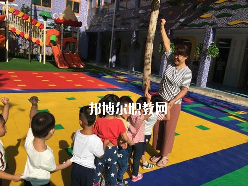 四川2020年適合女生的幼師學(xué)校專業(yè)