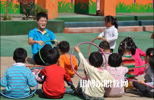 貴州2020年男生讀幼師學(xué)校學(xué)什么好